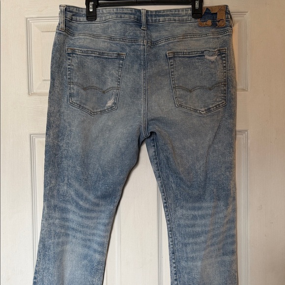 Men's Distressed Blue Jeans - Picture 4 of 9